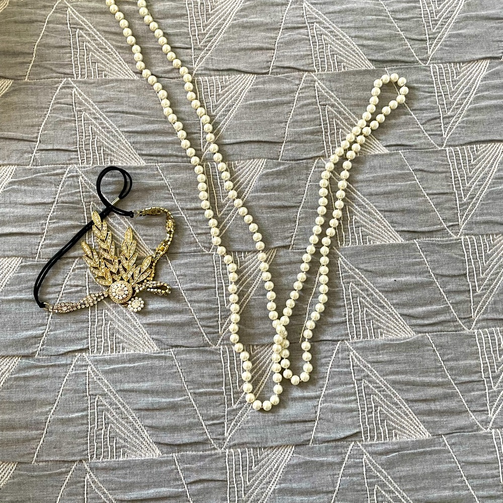 Necklace and headband for flapper costume